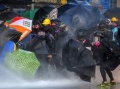Пули против "Молотова": очередной виток противостояний в Гонконге