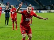 Футболист перехитрил вратаря и забил прямым ударом с углового (Видео)