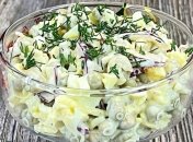 Этот сытный салат вы приготовите на раз-два