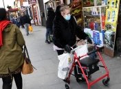 Всех пожилых людей отправят на карантин: Британия готовит радикальные меры 