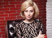 Тоня Матвиенко показала свидетельство о рождении дочери 