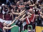 Латвийские болельщики празднуют победу