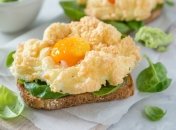 Такими яєчними хмаринками діти снідатимуть із задоволенням