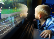 «Зробіть, щоб мовчав»: розповідь мами, яка їхала в потязі з дворічною дитиною