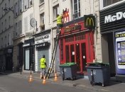 "Коммунальщики" похитили художественные мозаики из улиц Парижа