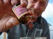 Премьер РФ Медведев запретил продавать "боярышник" дешевле водки