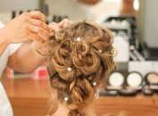 Прически, которые дополнят ваш новогодний образ