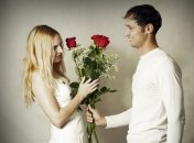 Когда появилась традиция дарить женщинам цветы на 8 марта?