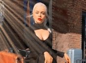 Алина Гросу засветила свое роскошное помолвочное кольцо