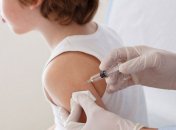 В Україні з понеділка почнуть вакцинувати школярів