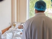 Скоро сможет встретиться с друзьями: врач рассказал о состоянии выжившего в авиакатастрофе курсанта Золочевского