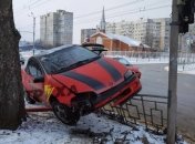 Летающий Opel: сеть озадачили фото ДТП в Харькове