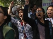 В Индии 8 мужчин изнасиловали туристку 