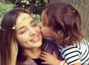 Солнечное лето Миранды Керр с сыном Флином (ФОТО)