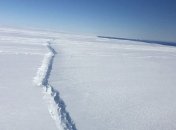 Ученые показали рост гигантской трещины в Антарктиде 