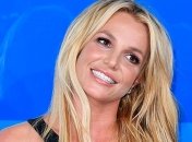 Впервые за долгое время: Бритни Спирс вышла на прогулку с синовьями