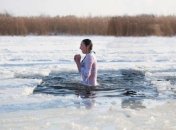 Сеть накрыла волна шуток и мемов о Крещении: лучшее 