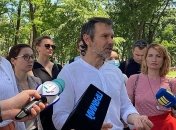 Вакарчук заявил, что слагает депутатские полномочия