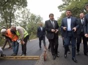 Гройсман проинспектировал ремонт дорог в трех областях