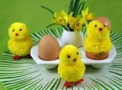 Пасхальная поделка: Цыплята из помпонов (Фото)