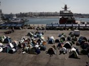 Полиция Греции начала принудительную евакуацию лагеря беженцев