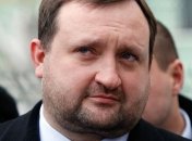 Арбузов старательно уговаривает оппозицию