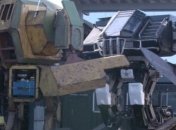Гигантские роботы сошлись в битве на огромных ножах (Видео)