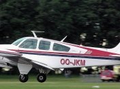 Самолет разбился об авто в США, погибло три человека, включая ребенка: видео момента