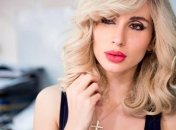 Светлана Лобода порадовала стройной фигурой в модном купальнике