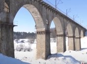 На Житомирщине подросток прыгнул с 30-метрового моста в реку из-за девушки: что он выжил - чудо