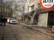 В Киеве самоубийца прыгнул из окна, но не долетел до земли (фото 18+)