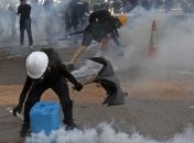 В Гонконге полиция борется с протестующими радикальным способом