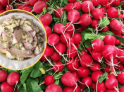 Из редиса получаются вкусные салаты