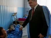 Президент в Запорожье посетил в госпитале раненых участников АТО