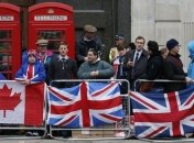 Люди провели ночь на улице, чтобы увидеть похороны Тэтчер  