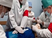 Янукович обещает, что зарплата медиков вырастет 