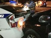 В Киеве преступник разбил 2 авто полицейских