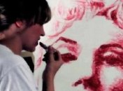  Американская художница пишет картины губами