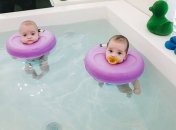 Улыбка до ушей: забавные малыши, которые любят посещать спа-салоны 