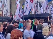 У Києві відбулися жорсткі сутички з поліцією через труни біля офісу Зеленського (фото, відео)