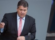 Габриэль заявил, что Меркель укрепляет позиции ультраправых 