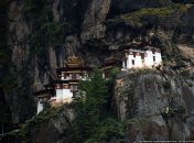 "Логово тигра" - буддистский монастырь на скале (Фото)