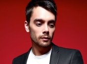 Солист The Maneken появился на обложке нового провокационного романа