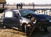 В Ровенской обл. иномарка упала в реку, погиб водитель