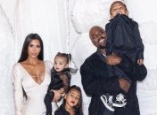 В Сети появилась рождественская открытка семьи Уэст (Фото)