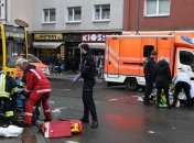 У Німеччині пенсіонерка в'їхала в людей на зупинці