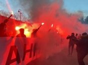Жгут фаеры и дымовые шашки: сторонники Стерненко пришли к даче Зеленского (фото, видео) 