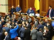 Опозиція блокує трибуну Ради перед розглядом "закону про олігархів"
