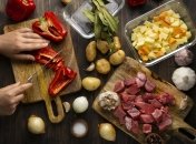 М’ясо з овочами потребує мінімум часу для підготовки до запікання