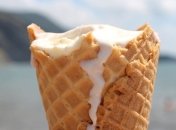 Употреблять мороженое в сильную жару нельзя